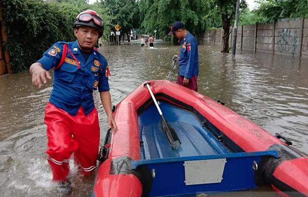  Jalan TB Simatupang Banjir, Lalin Dialihkan ke Jalan Tol