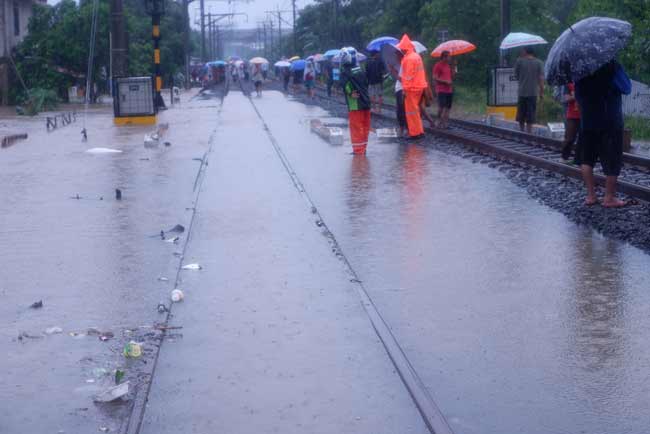  RUAS REL SERPONG-BINTARO TERGENANG