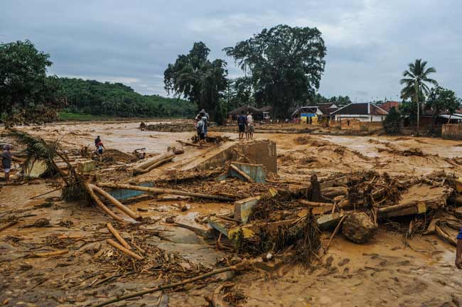  BANJIR BANDANG DI LEBAK