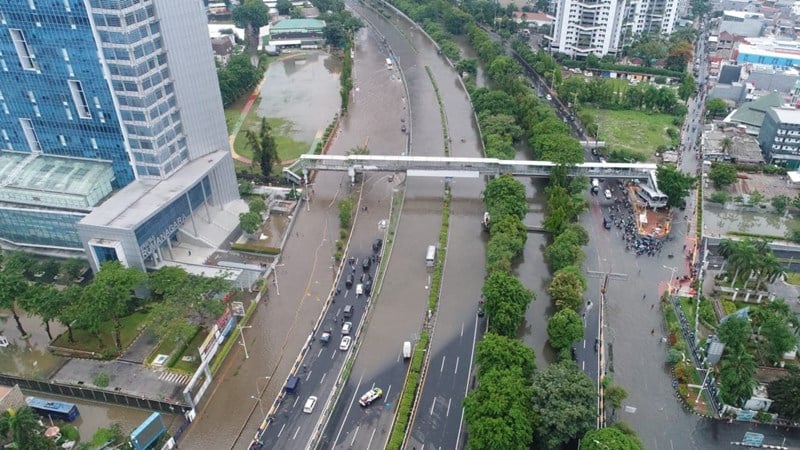  Akses Jalan di Putaran Pasari di Depan Apartemen Victoria Terputus