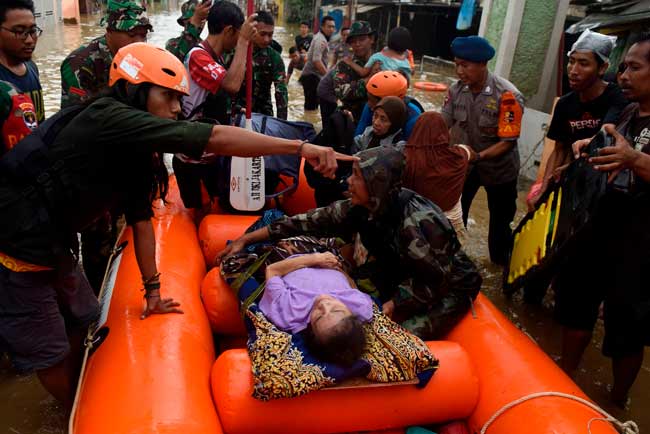  EVAKUASI KORBAN BANJIR POKDOK GEDE