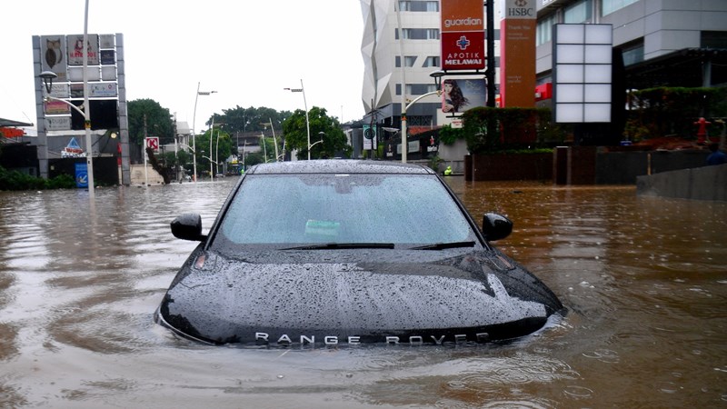  Mobil Anda Terendam Banjir? Ini 5 Langkah Pertolongan Pertama Menurut Auto2000