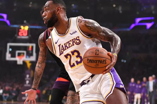  Hasil Basket NBA, LeBron James Antar Lakers Gasak Suns