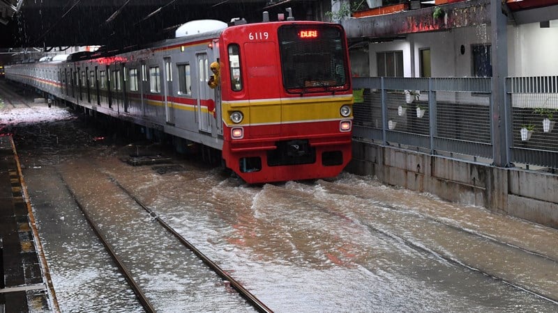  Perjalanan KRL Masih Terganggu Hingga Hari Ini