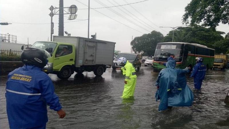  Pasca Banjir, Seluruh Jalan di Jaktim dan Jaksel Sudah Bisa Dilalui Kendaraan