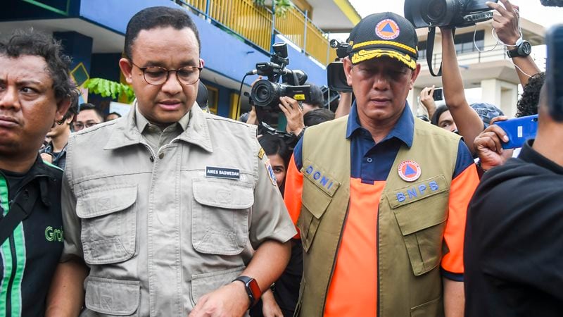  Tak Ada Wagub, Anies Ngaku Tak Kewalahan Tinjau Banjir 