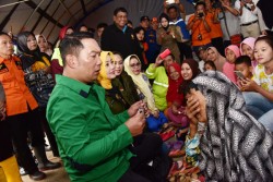 Gubernur Jabar Tinjau Korban Banjir di Karawang & Bekasi