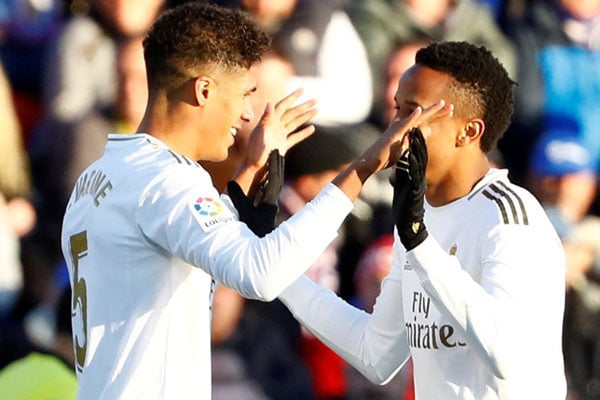  Hasil La Liga, Varane Bawa Madrid Gilas Getafe & Gusur Barcelona