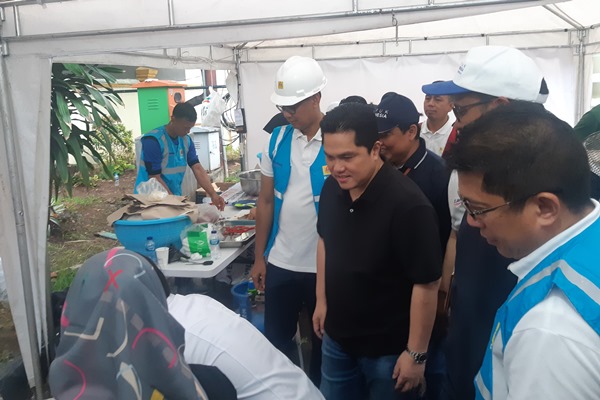  Kunjungi Posko Banjir, Menteri BUMN : Fokus Kebutuhan Pasca Banjir