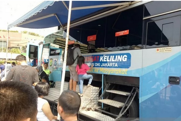  Polda Metro Jaya Buka Posko Pembuatan STNK dan BPKB di Lokasi Banjir