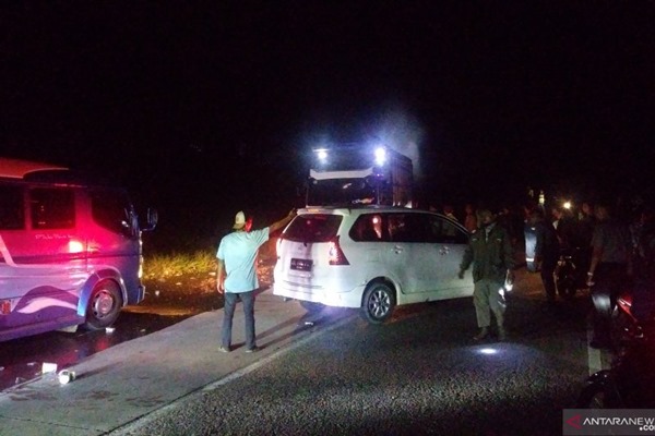  Truk BBM Terguling, Kendaraan Tertahan 6 Jam di Jalan Padang-Solok