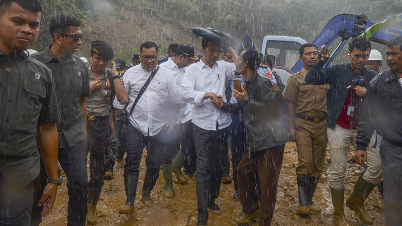  Tinjau Banjir di Lebak & Bogor, Jokowi Siapkan Relokasi
