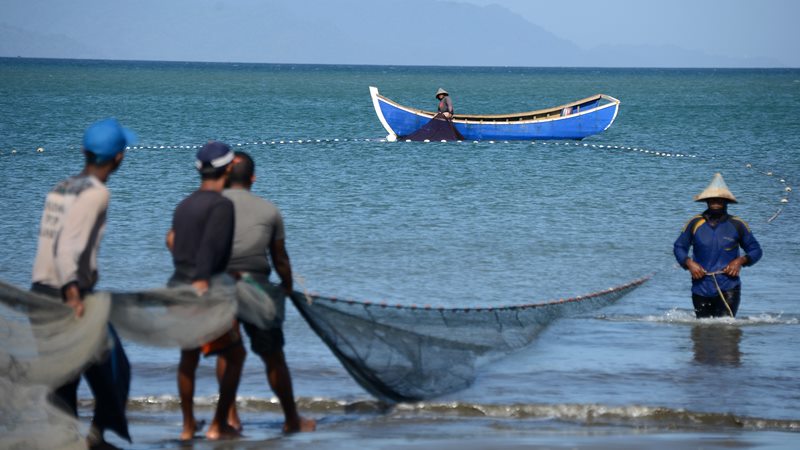  Temui Nelayan di Natuna, Presiden Jokowi : Sumber Daya Laut Harus Dimanfaatkan untuk Rakyat