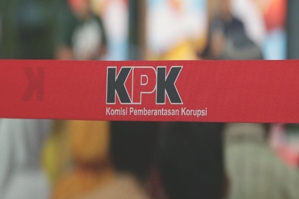  Kasus Suap Impor Ikan : Penyidik KPK Panggil Dirut Perum Perindo Farida Mokodompit untuk Bersaksi