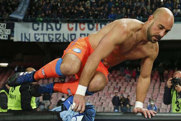  Tinggalkan Milan, Pepe Reina Kini Milik Aston Villa