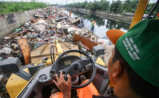  SAMPAH SISA BANJIR DAAN MOGOT