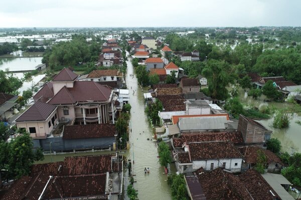  Pelindo III Salurkan 2.500 Paket Sembako ke Korban Banjir Gresik