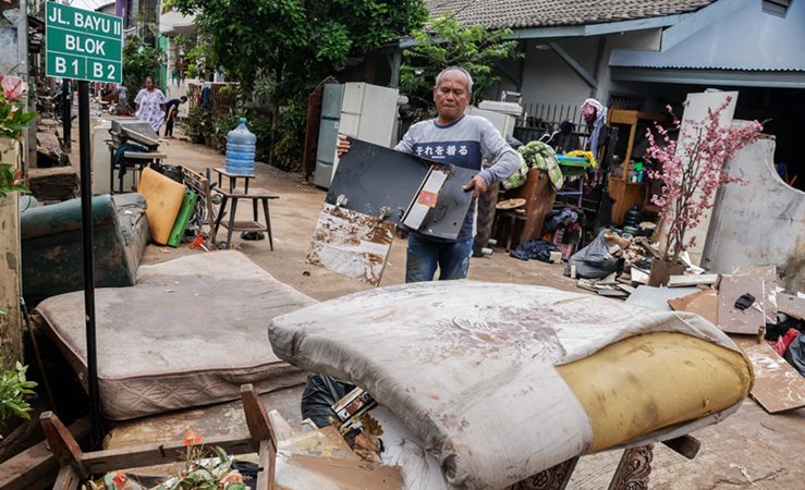  Banjir Jakarta Hasilkan Sedikitnya 50 Ribu Ton Sampah