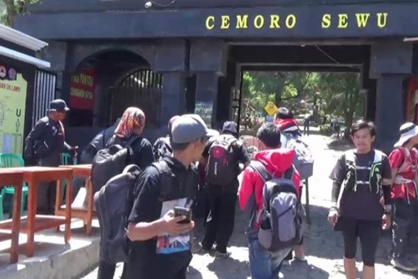  Jalur Pendakian Gunung Lawu Dibuka Kembali