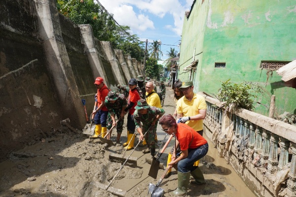  Iluni UI, Iluni FH UI  dan Alumni Boston University Bantu Korban Banjir 