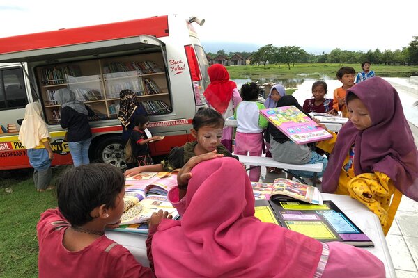  Mahasiswa UMM Praktik Lapangan Literasi Budaya di Pondok Metal