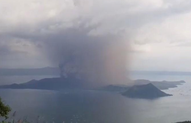  Gunung Taal  Muntahkan Abu, Sejumlah Penerbangan di Manila Dibatalkan