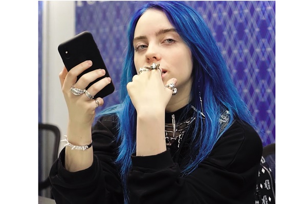  Garap Lagu Film James Bond, Billie Eilish : Ini Suatu Kehormatan