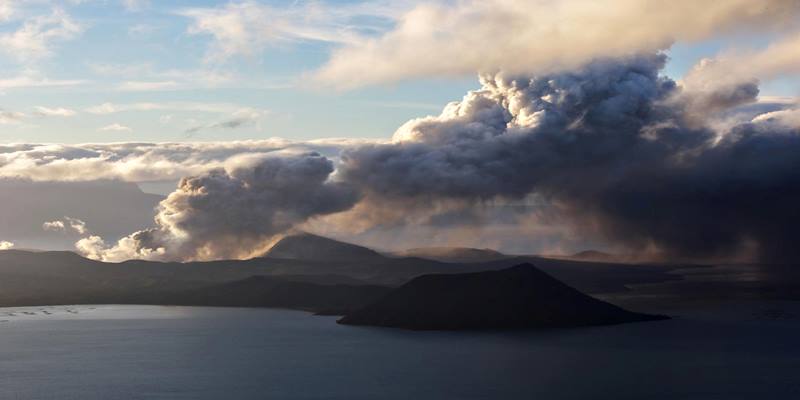  Semburan Abu dan Lava Gunung Taal, Sekitar 40.000 Warga Filipina Mengungsi