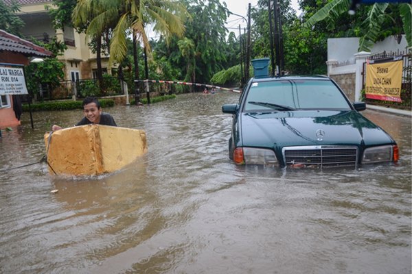  Klaim Asuransi Kerugian Banjir Jabodetabek Tembus Rp1,14 Triliun 