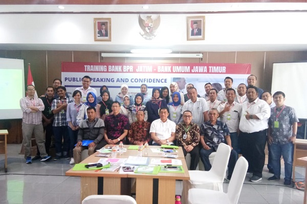  Komitama Beri Pelatihan Public Speaking Bank UMKM Jatim