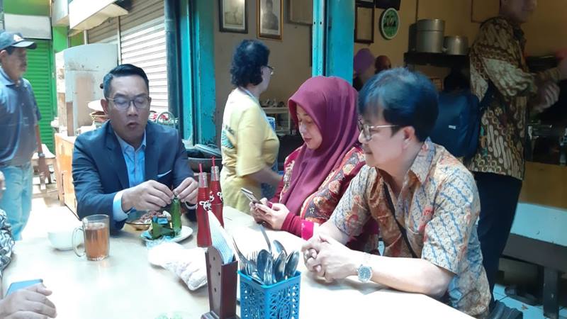  Gubernur Saja Makan Siang di Pasar Cihapit