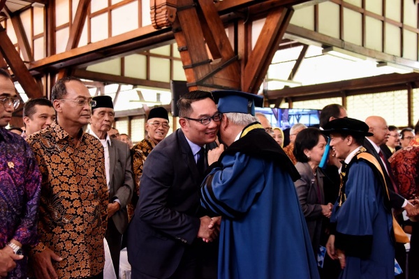  Emil Puji Menteri Basuki yang Raih Honoris Causa dari ITB