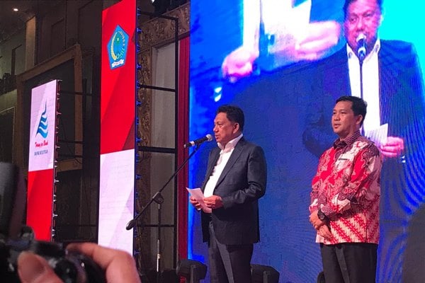 Gubernur Sulawesi Utara Olly Dondokambey memberikan sambutan dalam Pengucapan Syukur HUT ke-55 Provinsi Sulawesi Utara yang berlangsung di Manado Convention Center, Kota Manado, Senin (23/9/2019) malam./ Bisnis - Nurhadi Pratomo