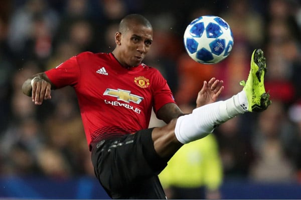  Inter Akhirnya Dapatkan Ashley Young