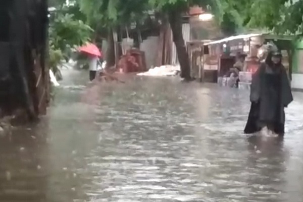  Puluhan Rumah di Kebon Jeruk Terendam Banjir