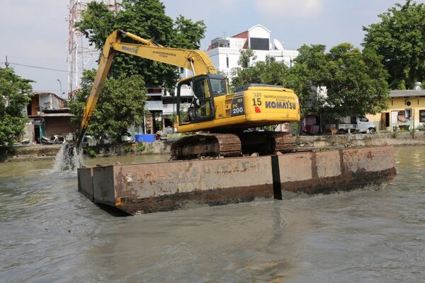  Pemkot Surabaya Normalisasi Sungai Kalimas Antisipasi Banjir