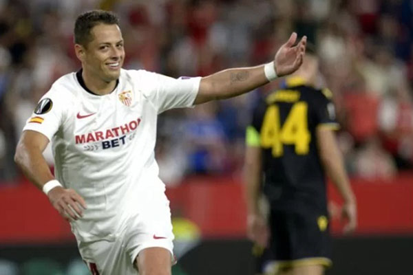 Javier Hernandez alias Chicharito saat membela Sevilla./Antara^AFP