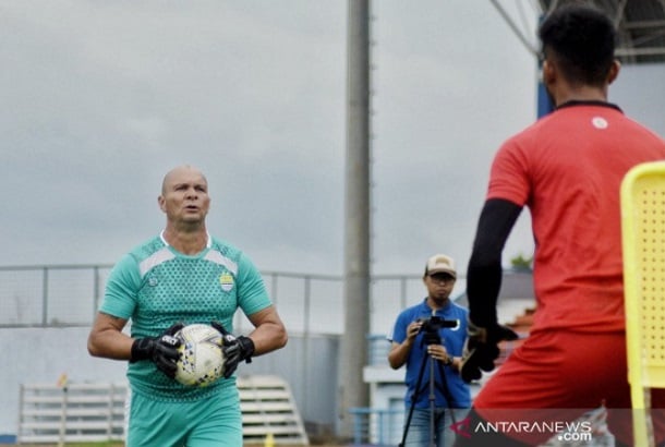  Pulang dari Malaysia, Luizinho Passos akan Evaluasi Dua Kiper Persib