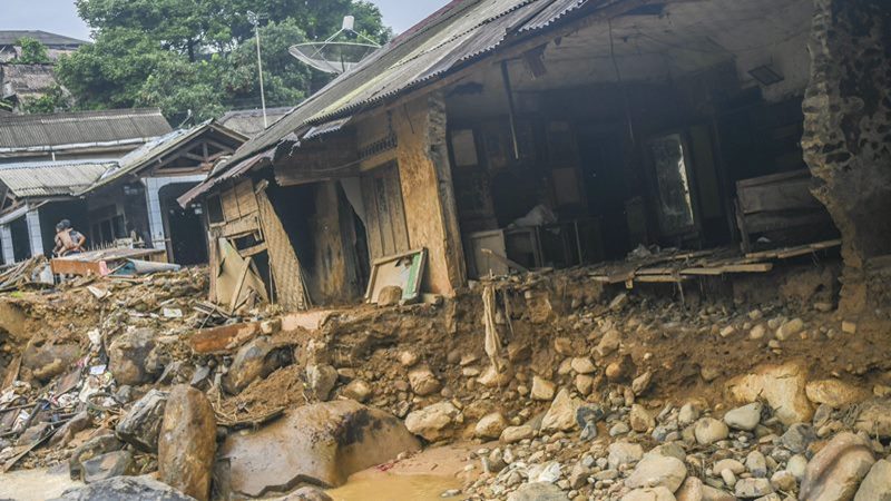  Terisolir karena Longsor, Akses ke Sukajaya Bogor Telah Dibuka