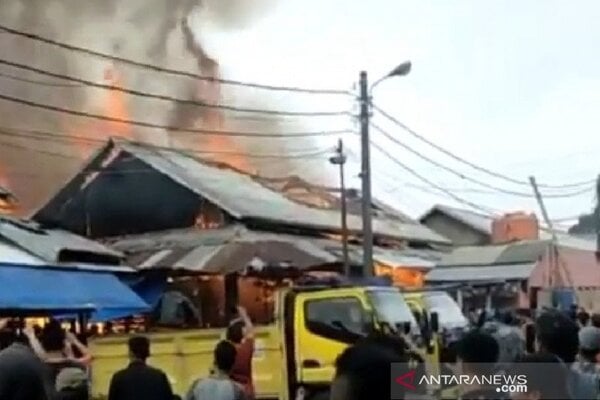  Pasar Induk Caringin Kebakaran