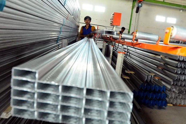  AS Naikkan Tarif Impor Baja dan Aluminium