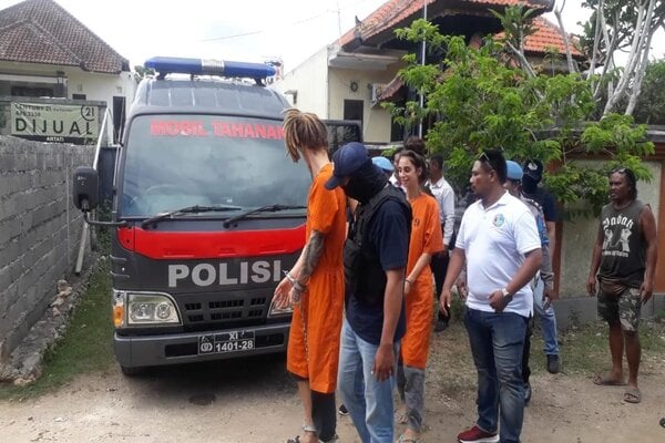  Dua WNA Rusia Ditangkap Akibat Budi Daya Ganja di Jimbaran