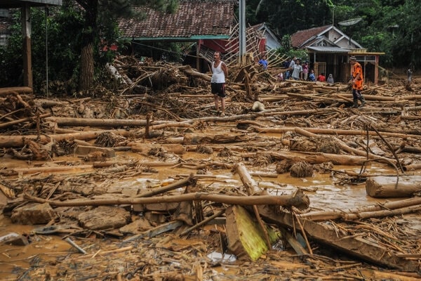 Wapres Ma'ruf Kunjungi Korban Banjir Banten