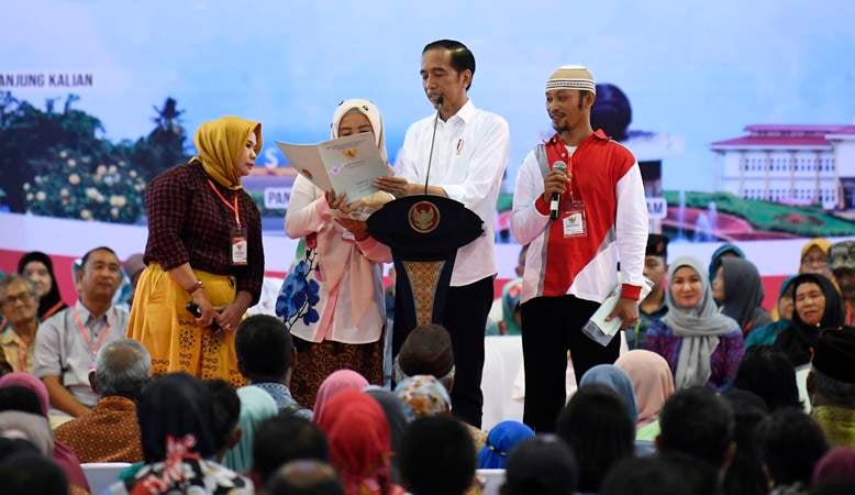  Presiden Jokowi Serahkan 3.218 Sertifikat Tanah di Yogyakarta 