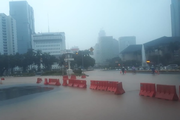  Titik Banjir di Ruas Lalu Lintas Jakarta Hari Ini, Kawasan Monas Dialihkan 