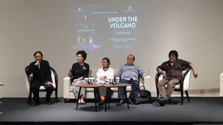  April 2020, Pementasan \'Under the Volcano\' hadir di Indonesia