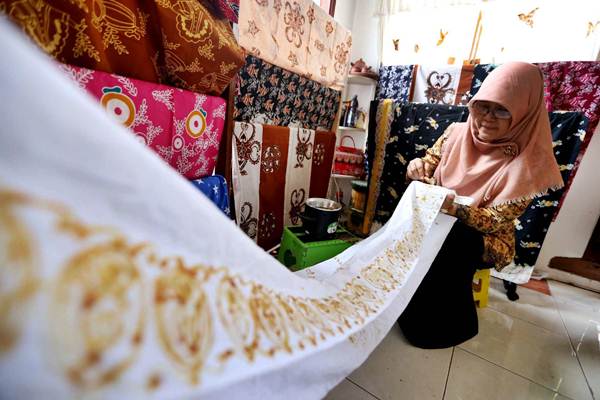  Pedagang di Centra Batik Trusmi Keluhkan Sepinya Penjualan