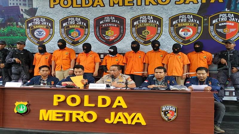 Polda Metro Jaya meringkus 8 tersangka tindak pidana pencurian dan pembobolan bank milik Ilham Bintang, Rabu (5/2/2020). JIBI/Bisnis-Sholahuddin Al Ayyubi