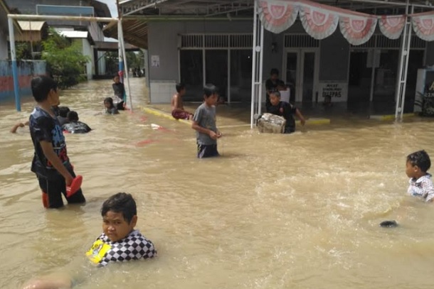  Banjir Cirebon: BPBD Langsung Buat Tanggul Darurat 