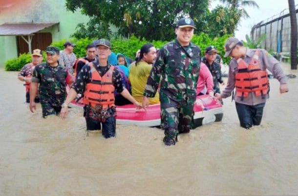  Ratusan Rumah di Karawang Terendam Banjir Akibat Sungai Meluap